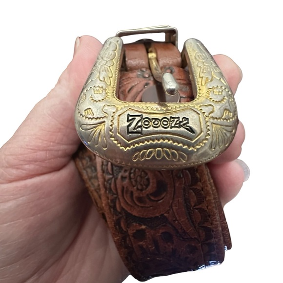 NOCONA BRAND BEAUTIFUL LEATHER TOOLED FLORAL BELT WITH DOUBLE MEDAL BELT LOOP - Picture 6 of 11